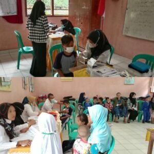 Siswa/siswi didampingi wali murid saat di Vaksinasi